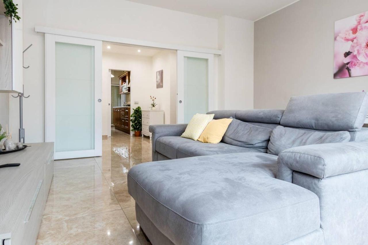Altido Lovely Apt For 6 Located In Vibrant Gallaratese Milano Ngoại thất bức ảnh