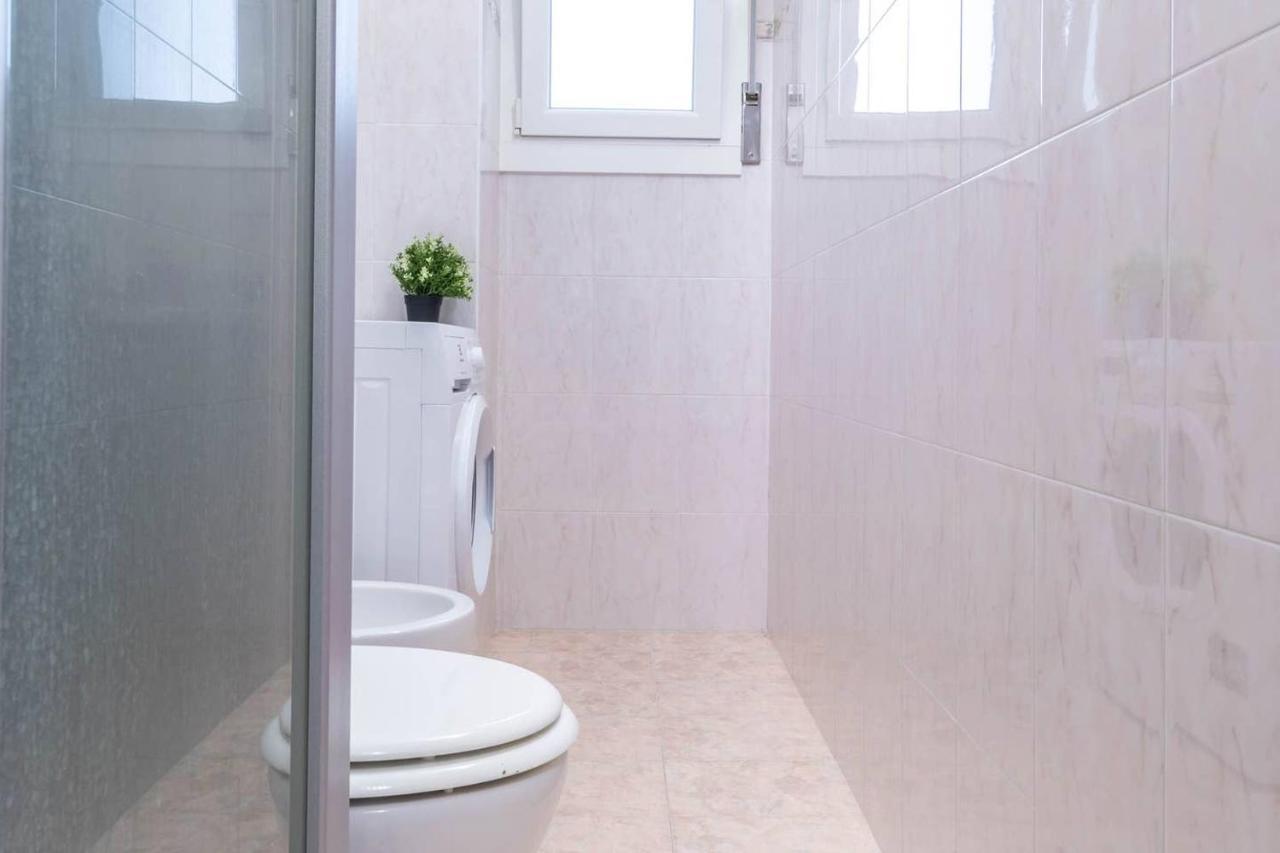 Altido Lovely Apt For 6 Located In Vibrant Gallaratese Milano Ngoại thất bức ảnh